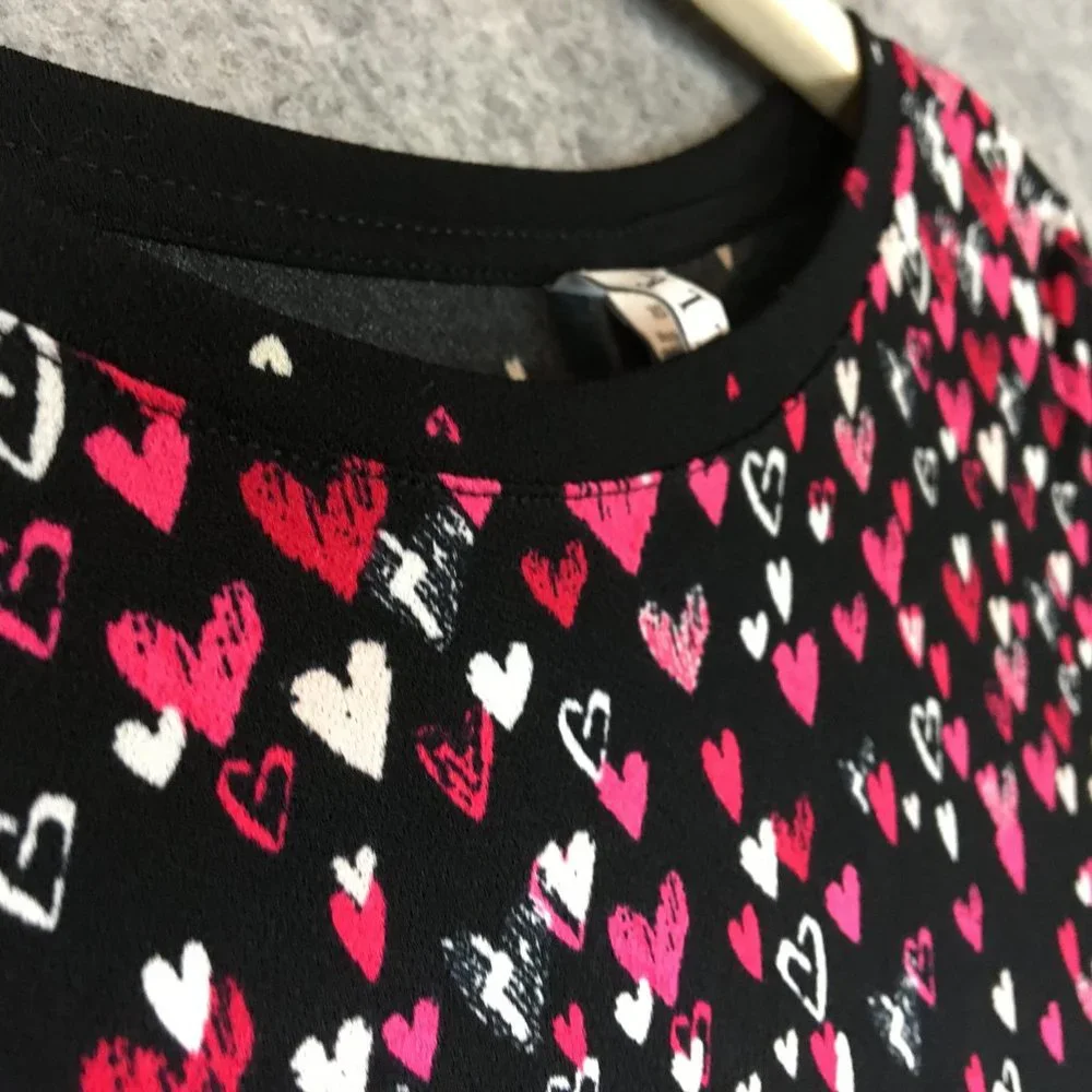 Elle Top XS Blouse Career Heart Print Crepe Black Accordion Pleat Sleeves Pink - Picture 4 of 13